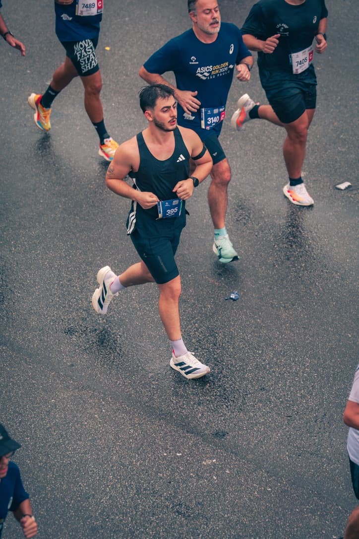 Marcos mid-race at the Asics Golden Run in Sao Paulo